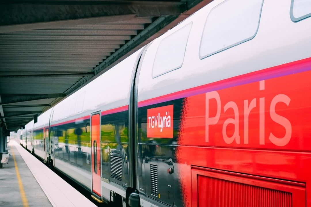 como chegar a paris/ trem TGV Paris
