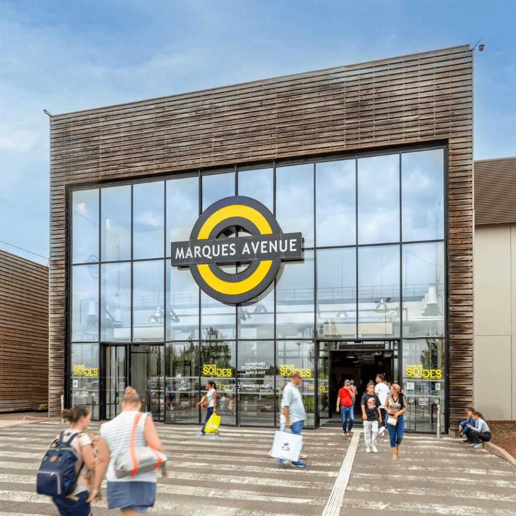 Foto da fachada do outlet Marques Avenue