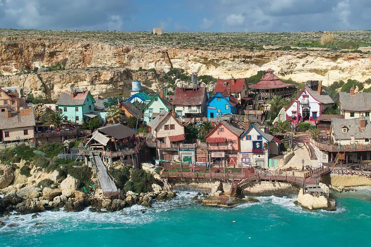 Foto da Popeye Village em Malta que  é perfeita para as crianças. 
