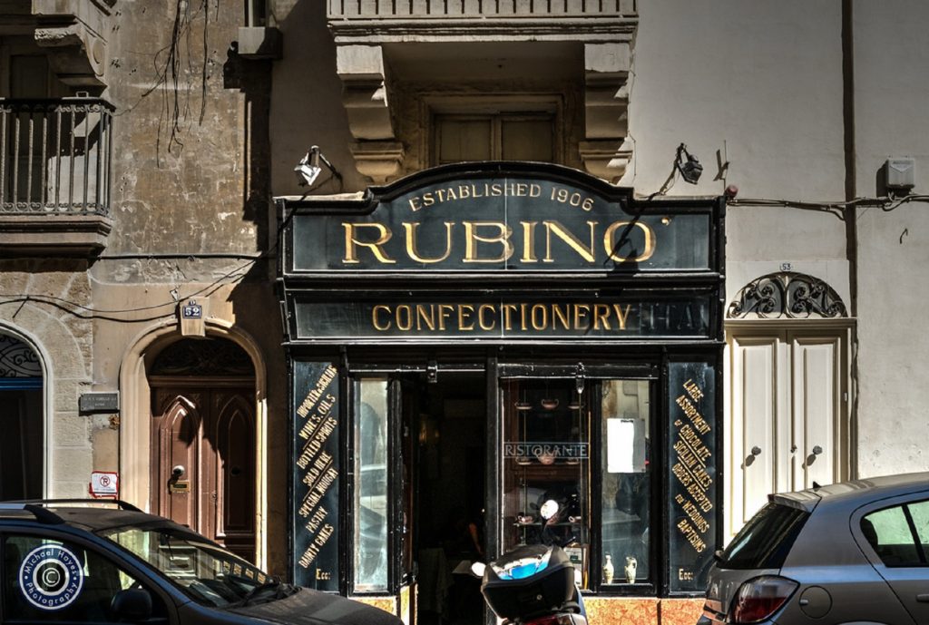 Fachada do restaurante Rubino em Valletta. 
